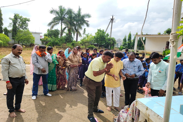 आज स्वतंत्रता दिवस के पावन अवसर पर कबीर कुटी आश्रम पेन्ड्री में युवा शक्ति सेवा संगठन