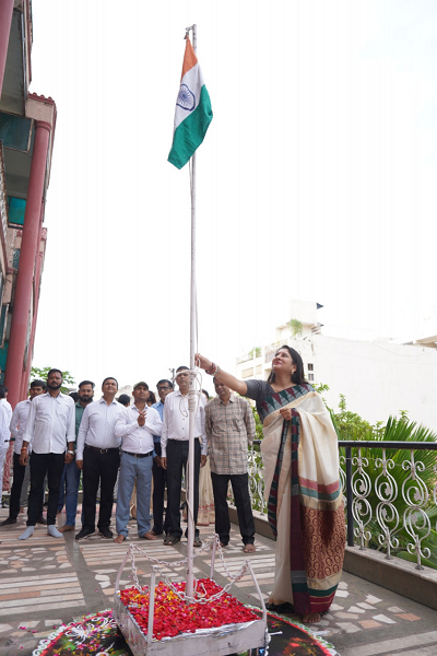 राज्य बाल अधिकार संरक्षण आयोग में डॉ. वर्णिका शर्मा ने फहराया राष्ट्रीय ध्वज