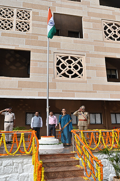  स्वतंत्रता दिवस: मंत्रालय में अपर मुख्य सचिव ने किया ध्वजारोहण