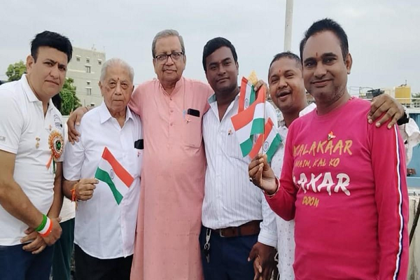  स्वतंत्रता दिवस के अवसर पर ध्वजारोहण कार्यक्रम सम्पन्न। हुआ स्वच्छता कर्मियों का सम्मान।