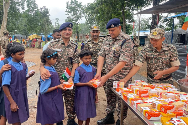 आज़ादी के बाद पहली बार बस्तर के 29 गांवों में शान से लहराया तिरंगा