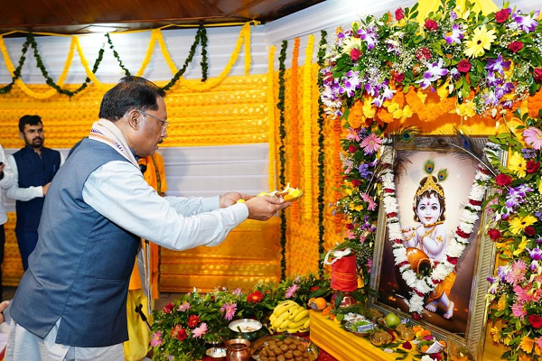 नन्हें बालगोपालों की अठखेलियों से गुलजार हुआ मुख्यमंत्री निवास