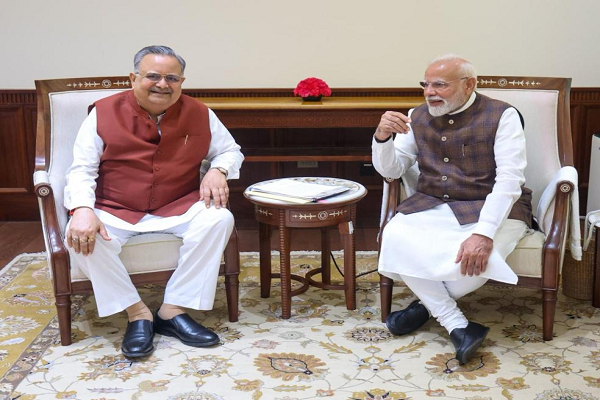 पीएम मोदी से मिले डॉ. रमन, नवीन विधानसभा भवन लोकार्पण के लिए किया आमंत्रित