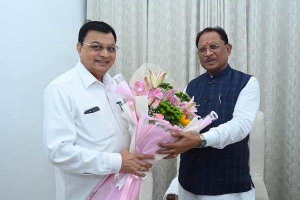  मुख्यमंत्री श्री साय से वाणिज्य एवं उद्योग मंत्री श्री लखनलाल देवांगन ने की सौजन्य मुलाकात