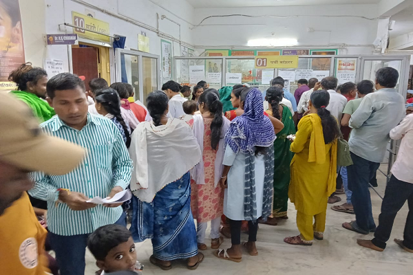 मौसमी बीमारियों ने ली रफ्तार,  जिलाअस्पताल में मरीजों की बढ़ी भीड़