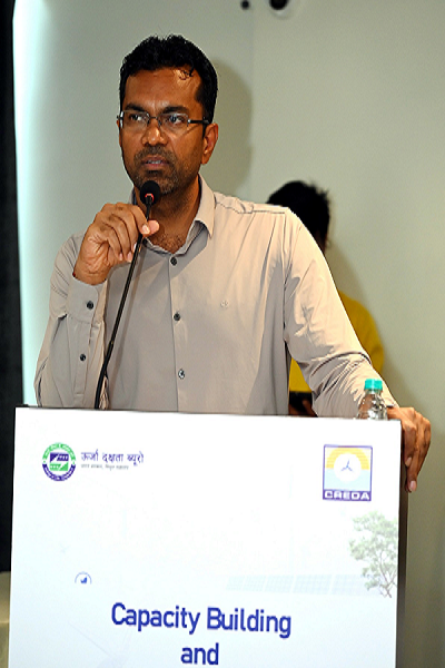 ऊर्जा संरक्षण एवं सतत भवन संहिता पर आधारित कार्यशाला में आये प्रतिभागियों को क्रेडा, सी.ई.ओ. श्री राजेश सिंह राणा ने किया संबोधित