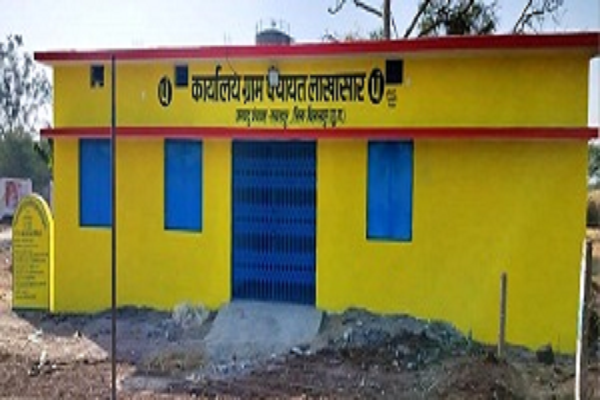 लाखासार में मनरेगा से नया पंचायत भवन तैयार
