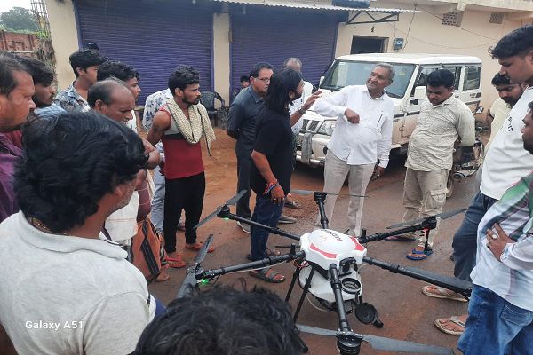  ड्रोन तकनीक से किया जा रहा है, नैनो यूरिया का छिड़काव