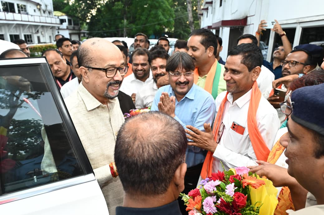  राज्यपाल श्री रमेन डेका का रायगढ़ सर्किट हाउस पहुंचने पर किया गया भव्य स्वागत