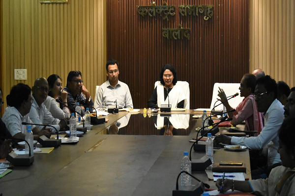 कलेक्टर ने सभी संबंधित विभागों को समन्वय बनाकर कार्य करने के दिए निर्देश