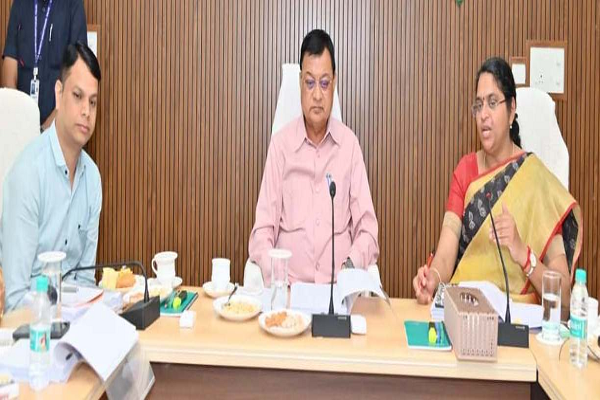  मदिरा के अवैध विक्रय और परिवहन पर नियंत्रण करना सुनिश्चित करें: आबकारी मंत्री श्री देवांगन