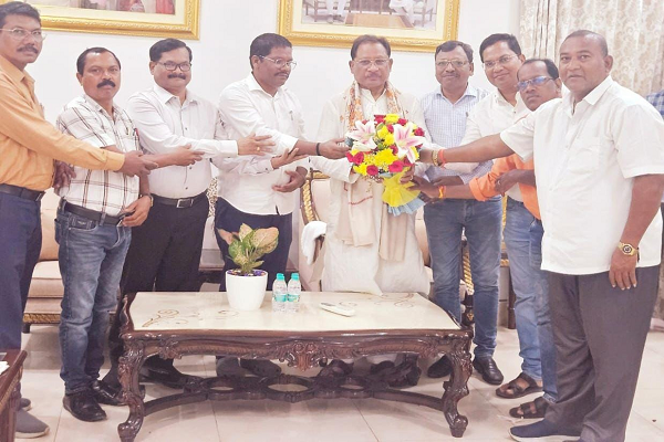  मुख्यमंत्री श्री विष्णु देव साय को कंवर समाज प्रतिनिधिमंडल ने दी बधाई एवं करमा तिहार के लिए आमंत्रण