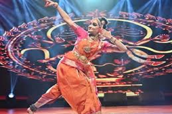 चक्रधर समारोह के 5वें दिन नन्हें कलाकारों ने मोहा मन:शास्त्रीय संगीत और भरतनाट्यम की दी प्रस्तुति