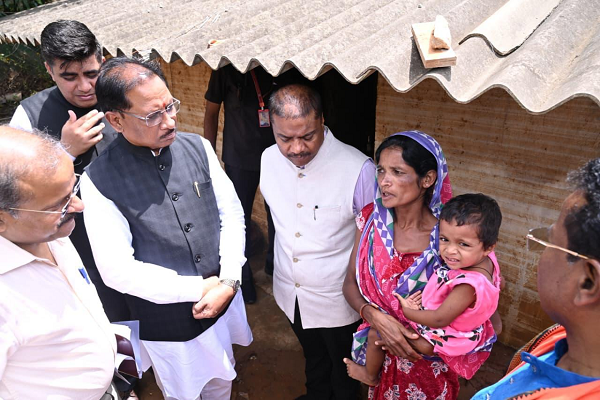  प्रशासन की तत्परता: बाढ़ प्रभावितों को मिला राशन