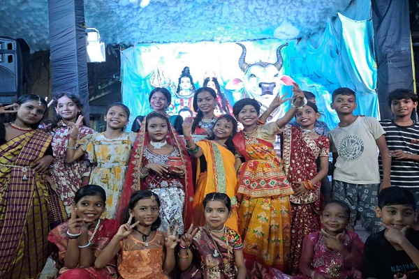 छत्तीसगढ़ी नृत्य और संस्कृति के रंगों से सजा आजाद क्लब का गणेश उत्सव