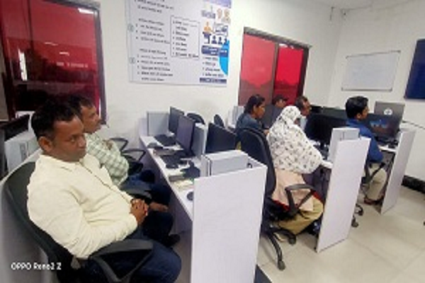 कर्मचारियों को मिल रहा टेक्नोलॉजी दक्षता का प्रशिक्षण