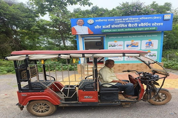 बैटरी स्वैपिंग से ई-रिक्शा चालकों को मिल रही है राहत- सीएम विष्णुदेव साय,