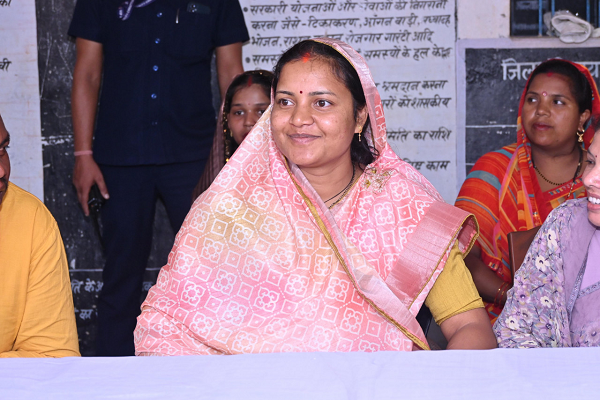  महिला एवं बाल विकास मंत्री श्रीमती राजवाड़े संबलपुर में करमा तिहार उत्सव में शामिल हुईं