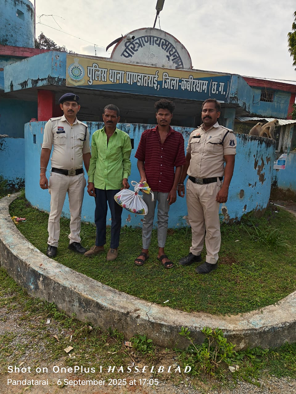 कबीरधाम पुलिस का डबल प्रहार &ndash; दो जगहों पर कार्रवाई, गांजे के व्यापार मे संलिप्त  4 आरोपी गिरफ्तार