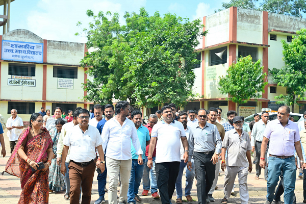 रायपुर : स्कूल शिक्षा मंत्री श्री यादव ने किया विद्यालयों का निरीक्षण