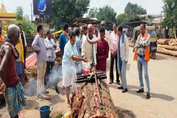 बस्तर दशहरा : बारसी उतारनी रस्म के साथ रथ निर्माण की प्रक्रिया प्रारम्भ