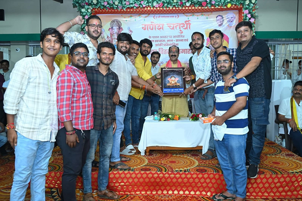  आकर्षक पण्डाल सजावाट, जागरूक संदेश व आकर्षक झांकीयों पर डिप्टी सीएम ने 21-21 हजार रूप्ये की प्रथम ईनाम राशि प्रदान किये 