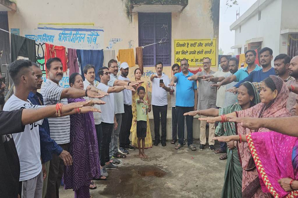 जवाहर नगर मंडल ने हांडी तालाब में चलाया सफाई अभियान, शपथ लेकर लगाए पौधे