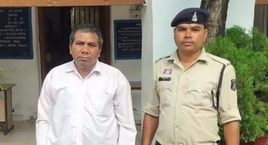 छात्राओं से छेड़छाड़ करने वाला शिक्षक गिरफ्तार