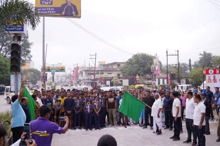 सरगुजा सांसद व महापौर ने मैराथन दौड़ को दिखाई हरी झंडी