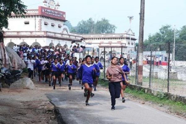 नशामुक्त भारत अभियान : मैराथन दौड़ को विधायक नेताम ने हरी झंडी दिखाकर किया रवाना