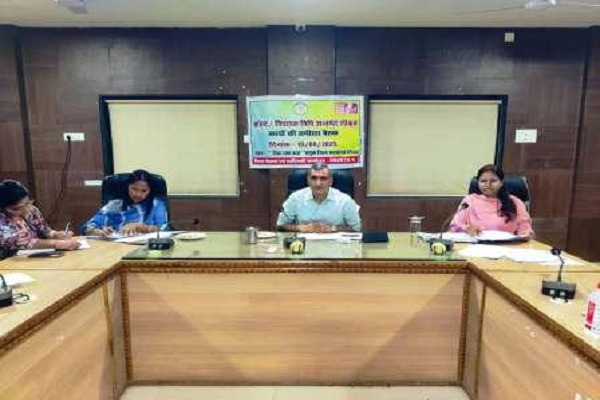 सांसद/विधायक निधि अंतर्गत स्वीकृत कार्यों की समीक्षा बैठक संपन्न