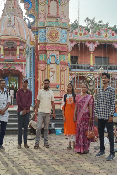  किसी भी बच्चे को भीख मांगते देखे तो तुरंत चाइल्ड हेल्प लाइन 1098 पर सूचना दें