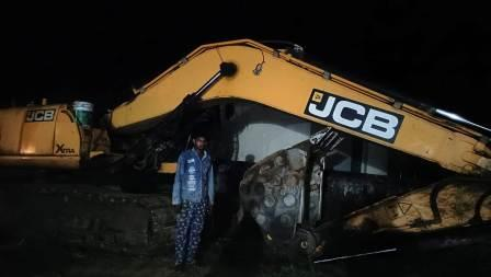 अवैध रेत उत्खनन पर कड़ी कार्रवाई, एक चैन माउंटेन वाहन जप्त