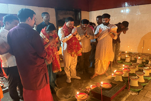 उद्योग मंत्री श्री लखन लाल देवांगन ने सर्वमंगला मंदिर में की पूजा अर्चना, जिले और प्रदेशवासियों के खुशहाली और समृद्धि की कामना की