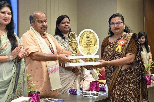 &ldquo;पारस रत्न शिक्षक सम्मान&rdquo; में 151 शिक्षकों का हुआ सम्मान- 