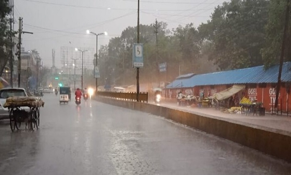 मानसून की विदाई से पहले जमकर बरसे बादल, कई जिलों में भारी बारिश की चेतावनी