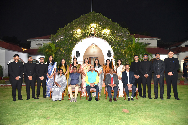 मानवीय संवेदनाओं के साथ कार्य करें - श्री डेका