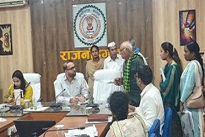 कलेक्टर ने संवेदनशीलपूर्वक जनसामान्य की सुनी शिकायत एवं समस्याएं