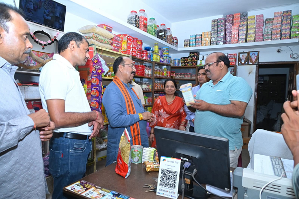  उप मुख्यमंत्री अरुण साव ने जीएसटी बचत उत्सव पर व्यापारियों से की चर्चा,