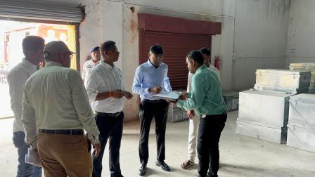 कलेक्टर व राजनीतिक दल के प्रतिनिधियों ने किया ईवीएम का त्रैमासिक निरीक्षण
