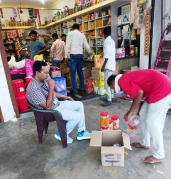 स्ट्रीट फूड वेंडर्स व खाद्य प्रतिष्ठानों का निरीक्षण, खाद्य सुरक्षा को लेकर दी समझाइश