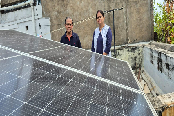  भिलाई निवासी शकुन्तला ने सोलर ऊर्जा से घटाया बिजली बिल, अतिरिक्त उत्पादन से आमदनी भी