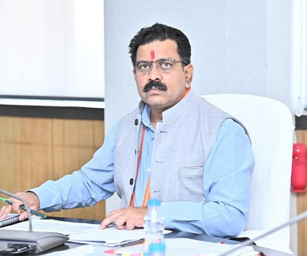 सरेंडर करने वाले नक्सलियों के लिए लाल कार्पेट तैयार : गृहमंत्री विजय शर्मा