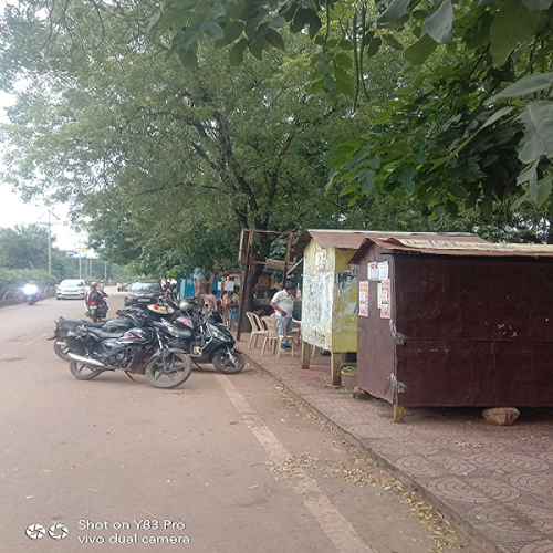  कलेक्टर और एसपी ऑफिस जाने वाला मुख्य मार्ग  का फुटपाथ अतिक्रमण की चपेट में पैदल यात्री परेशान