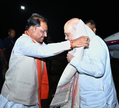 केंद्रीय गृह मंत्री अमित शाह का मुख्यमंत्री ने स्वामी विवेकानंद विमानतल पर किया आत्मीय स्वागत