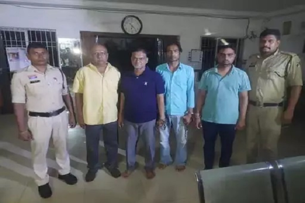 नेता समेत 4 फ्रॉड गिरफ्तार, 22 लाख की ठगी मामले में एक्शन