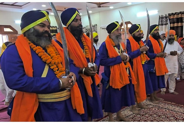  लोरमी में गुरु तेग बहादुर साहिब जी की शहादत यात्रा का भव्य स्वागत, सिख समाज ने फूलों से सजाई सड़कें