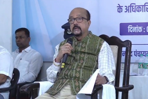 राज्यपाल ने लखनपुर में बैठक लेकर योजनाओं की जानकारी ली