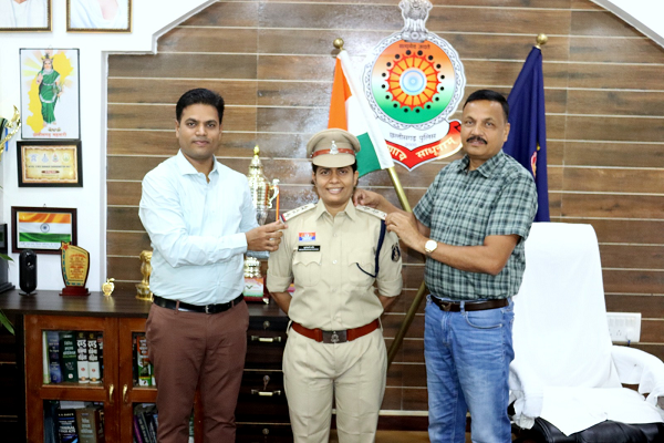 उप निरीक्षक श्रीमती भुवनेश्वरी राठौर का निरीक्षक पद पर पदोन्नति