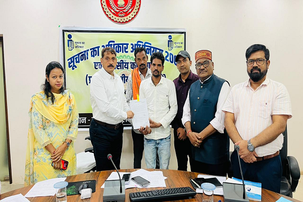 कलेक्टर श्री गोपाल वर्मा की संवेदनशील पहल से दो दिन में आकाशीय बिजली से मृत बालक के परिजनों को मिली 4 लाख रुपए की सहायता राशि